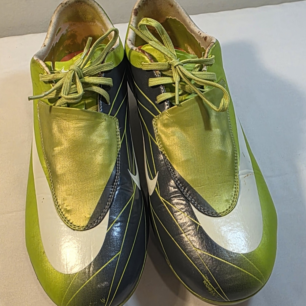 Nike Men’s Green and Black Soccer Cleats